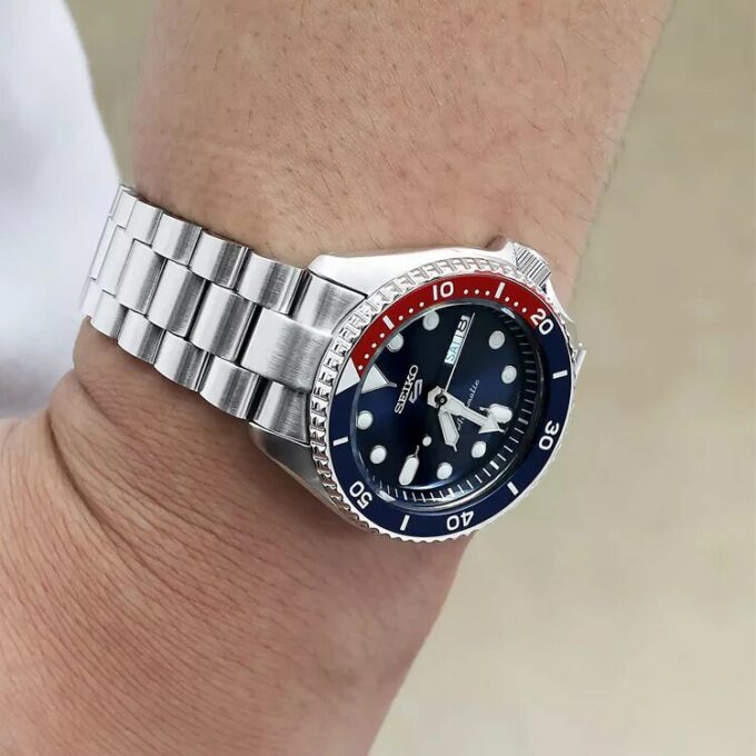 Nr. 5 Sports mechanische Uhr Rot Blau